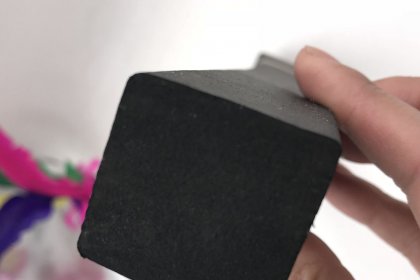 Use and characteristics of sponge foam sealing strip