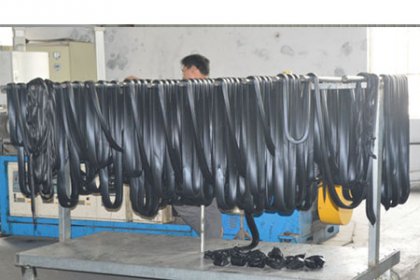 Welcome to America customer come to our factory for extrusion rubber profiles